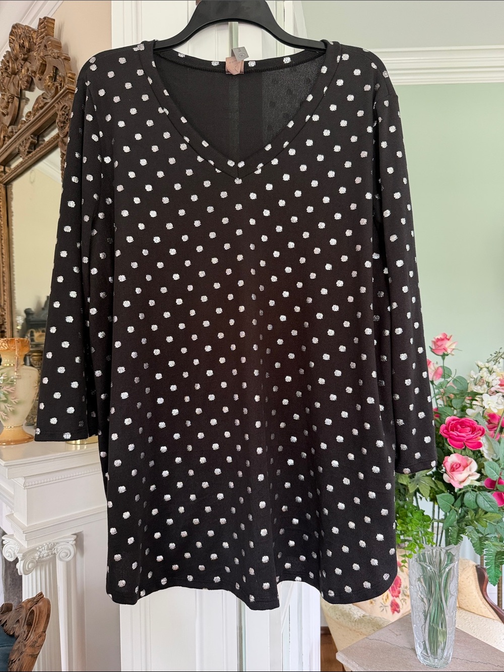 Honeyme Black Long Sleeve V-Neck Top with Silver Polka Dots, size XL